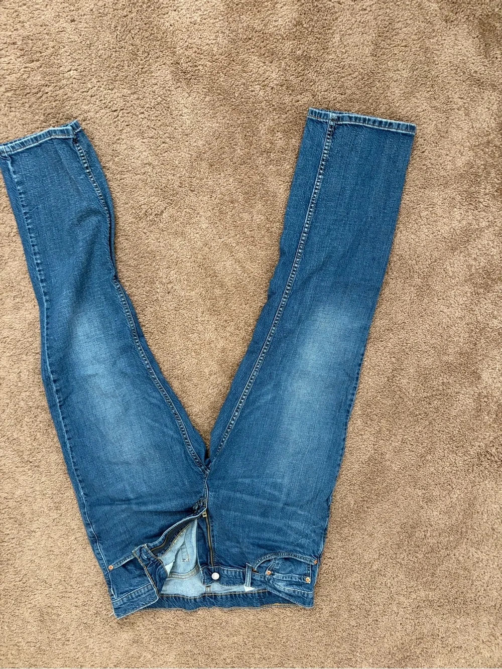 Levi's Men's Indigo Blue Straight Jeans with Back Pocket Tab